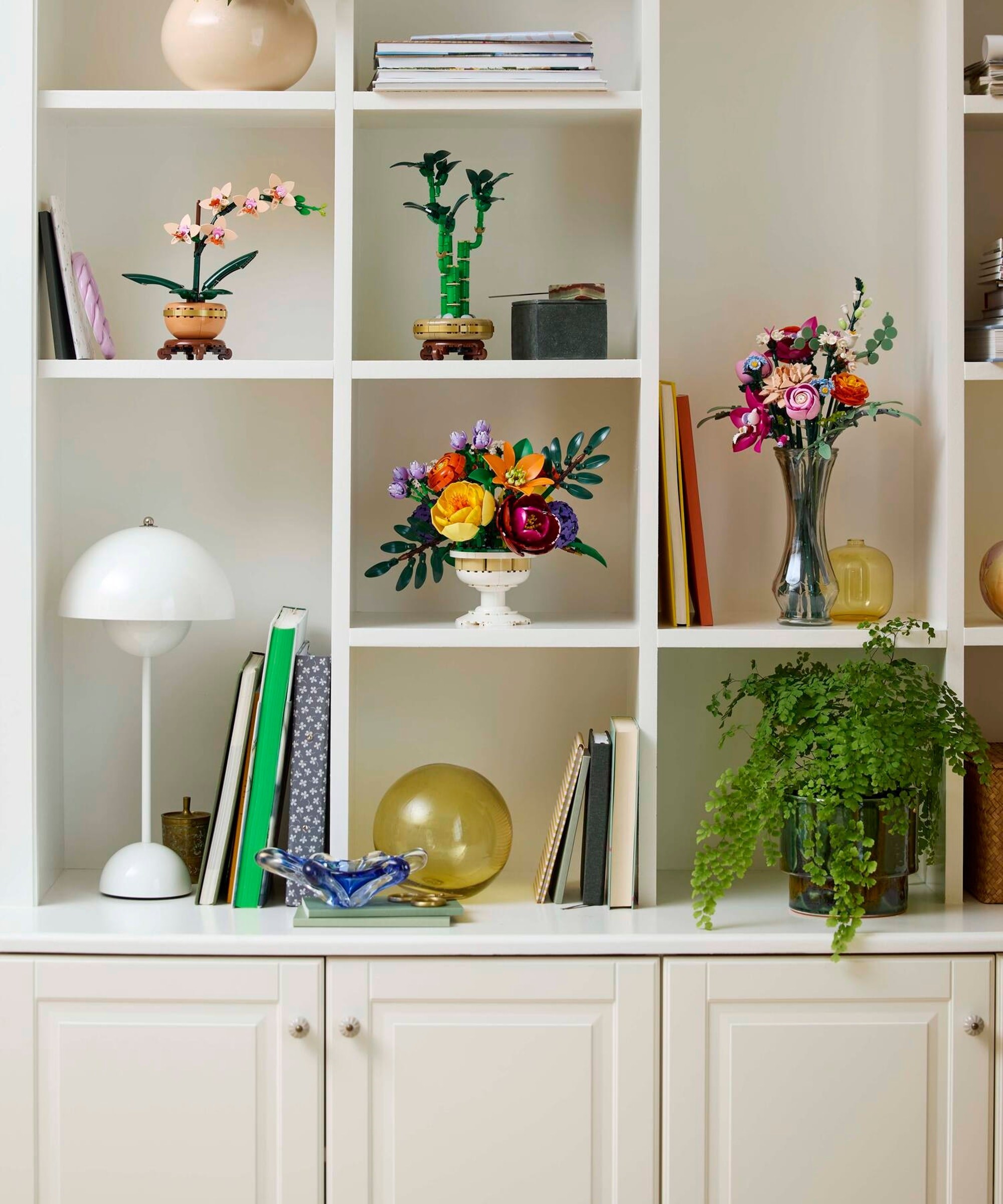 Arrangement displayed in home setting