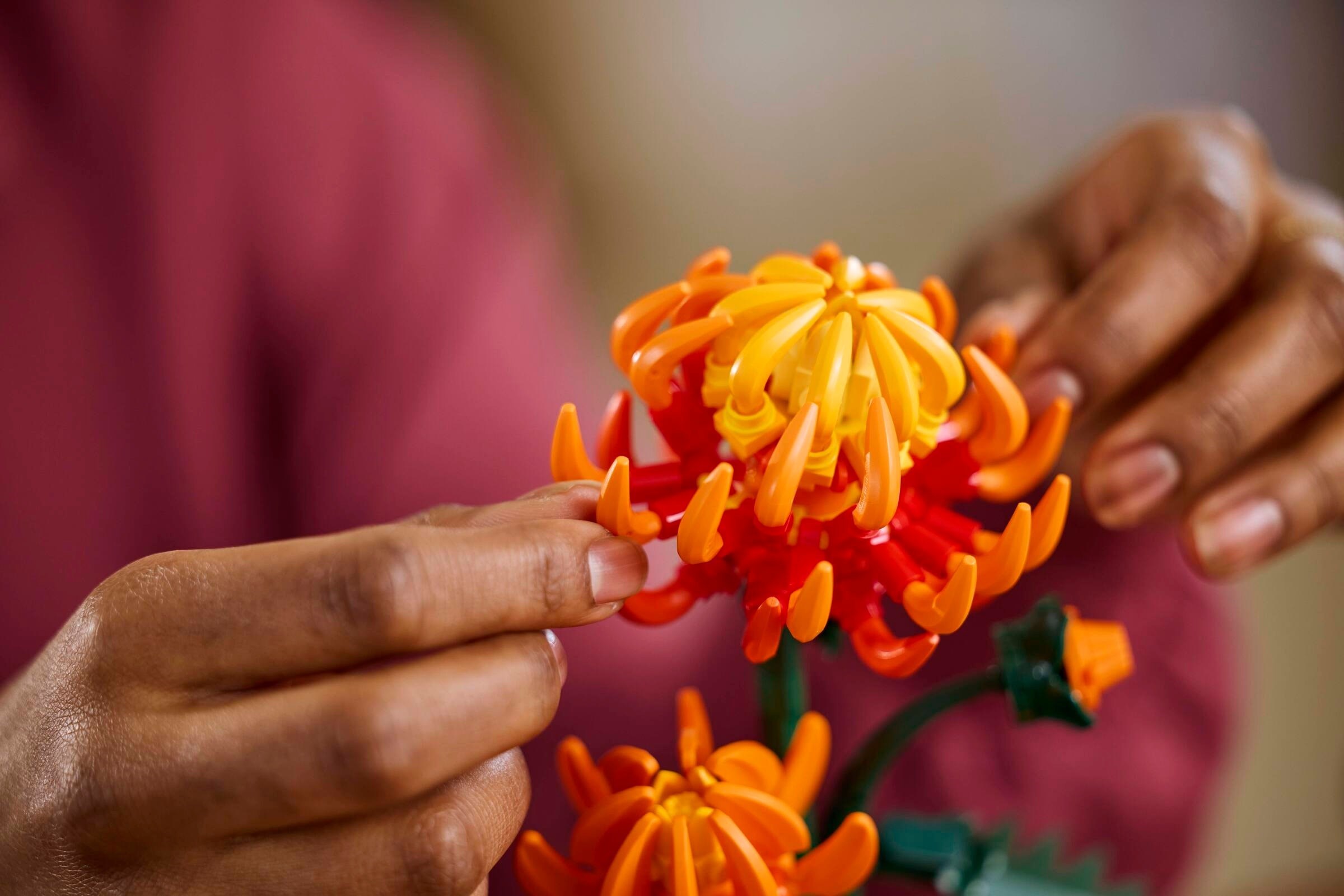 Building the chrysanthemum flowers