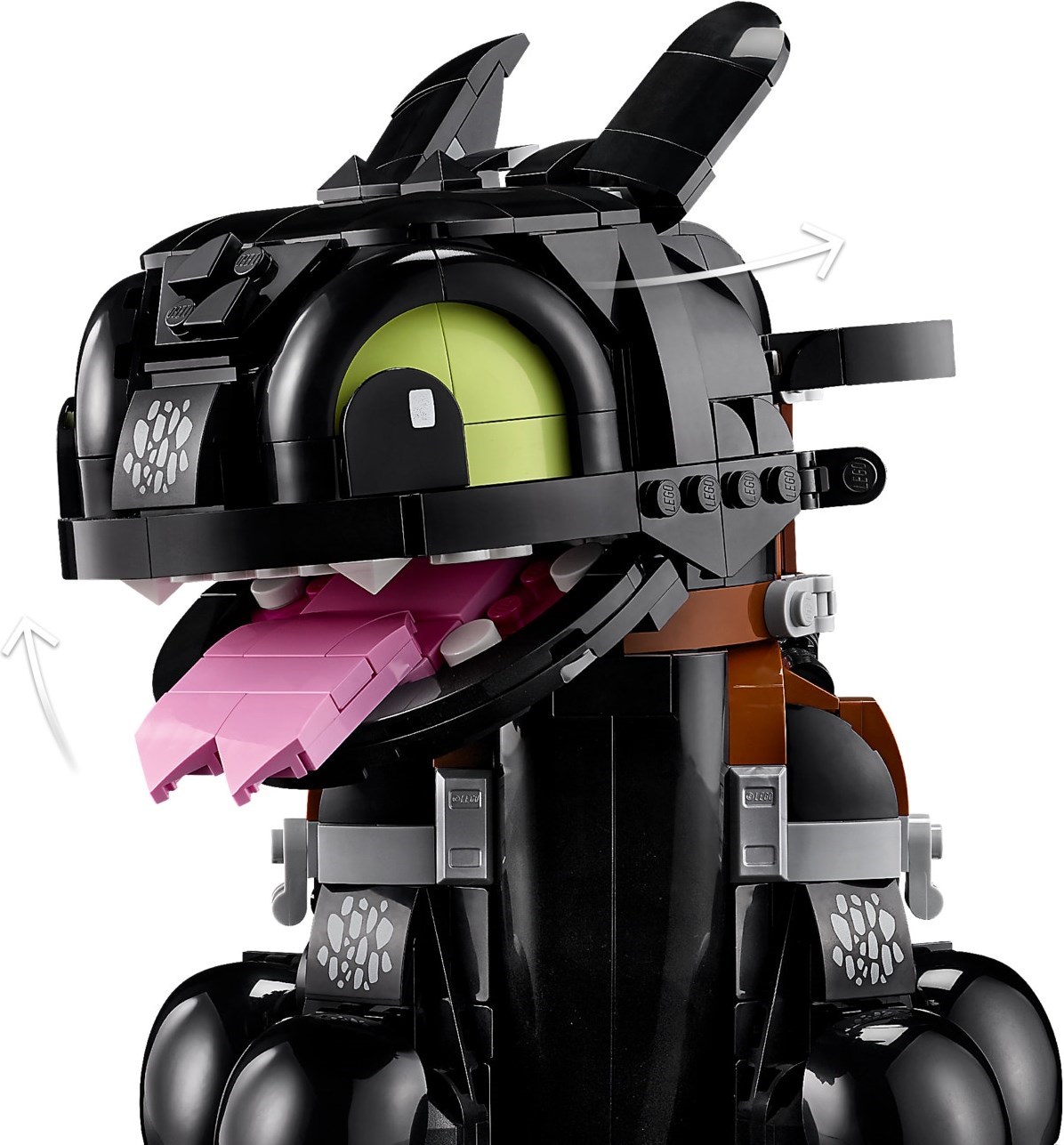 Detailed view of Toothless head construction and features