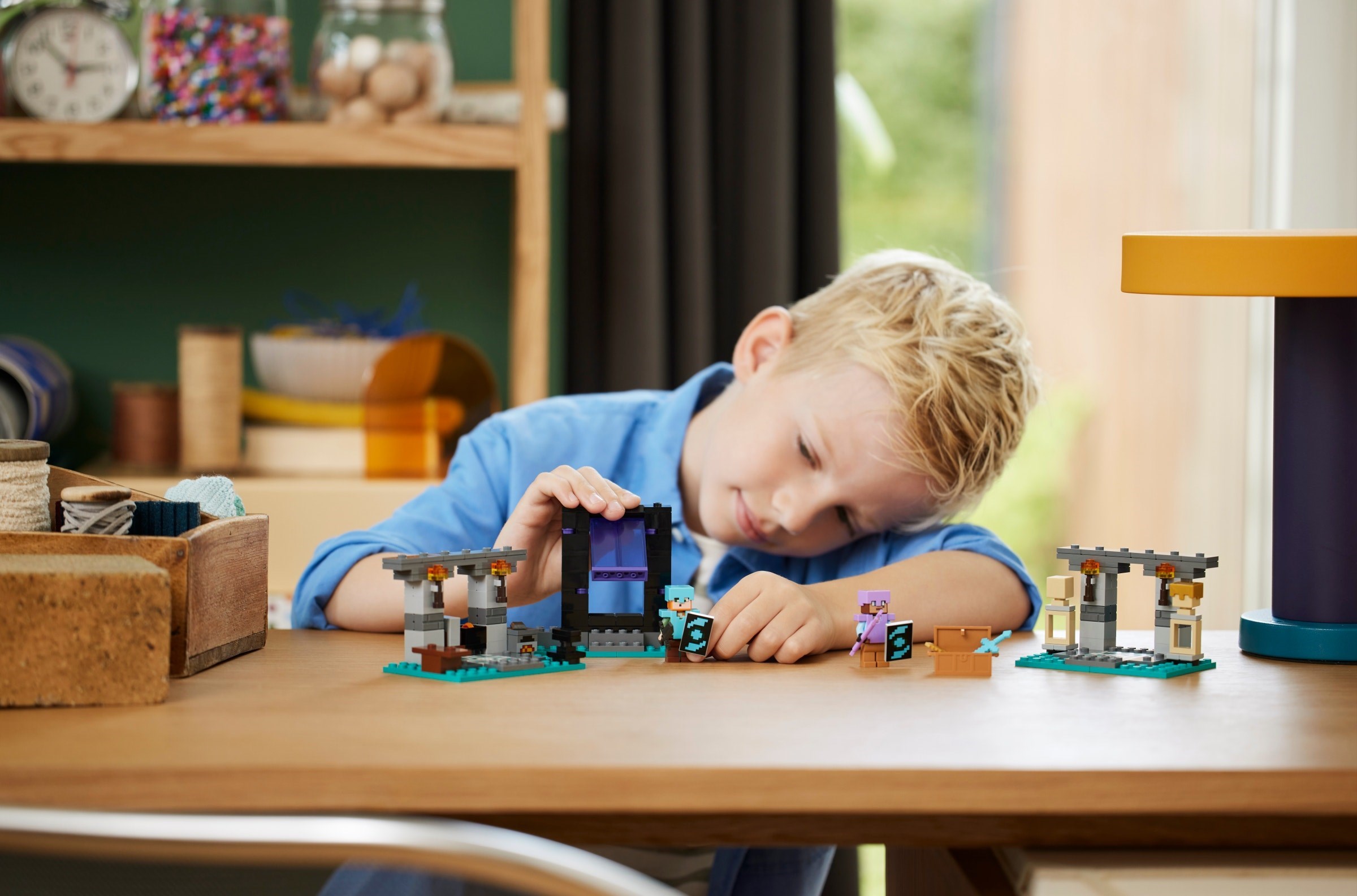 Play features demonstration with child