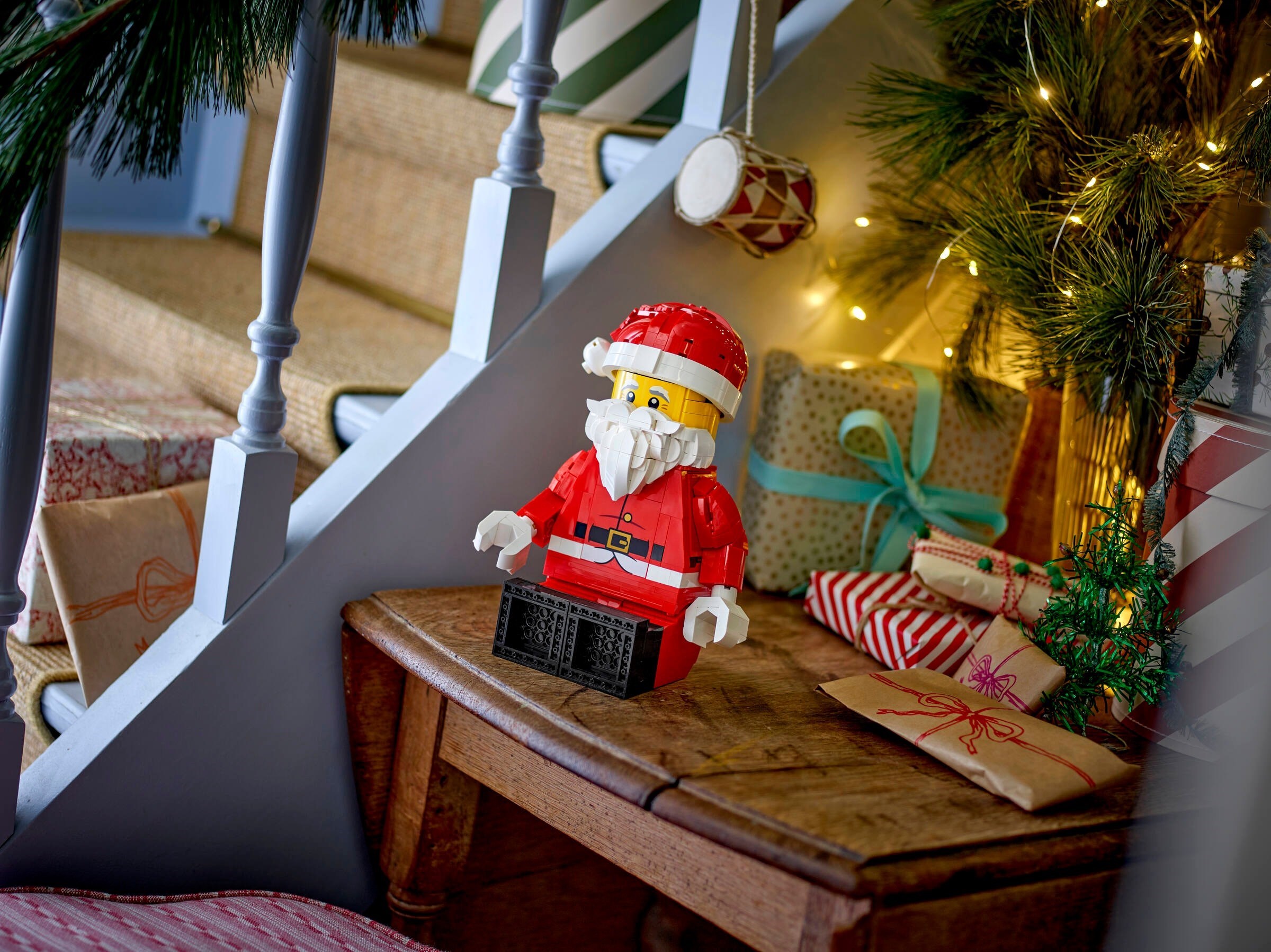 Up-Scaled Santa Minifigure - Image 5
